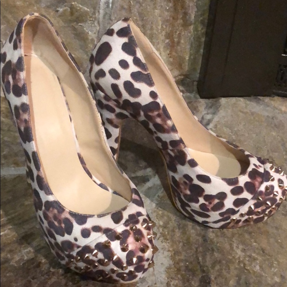 Shoes - Picture 2 of 4